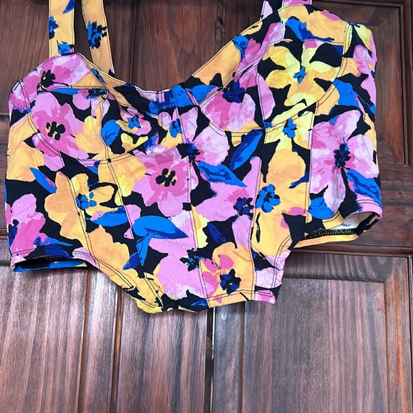 Crop top with zipper on back - Picture 2 of 4